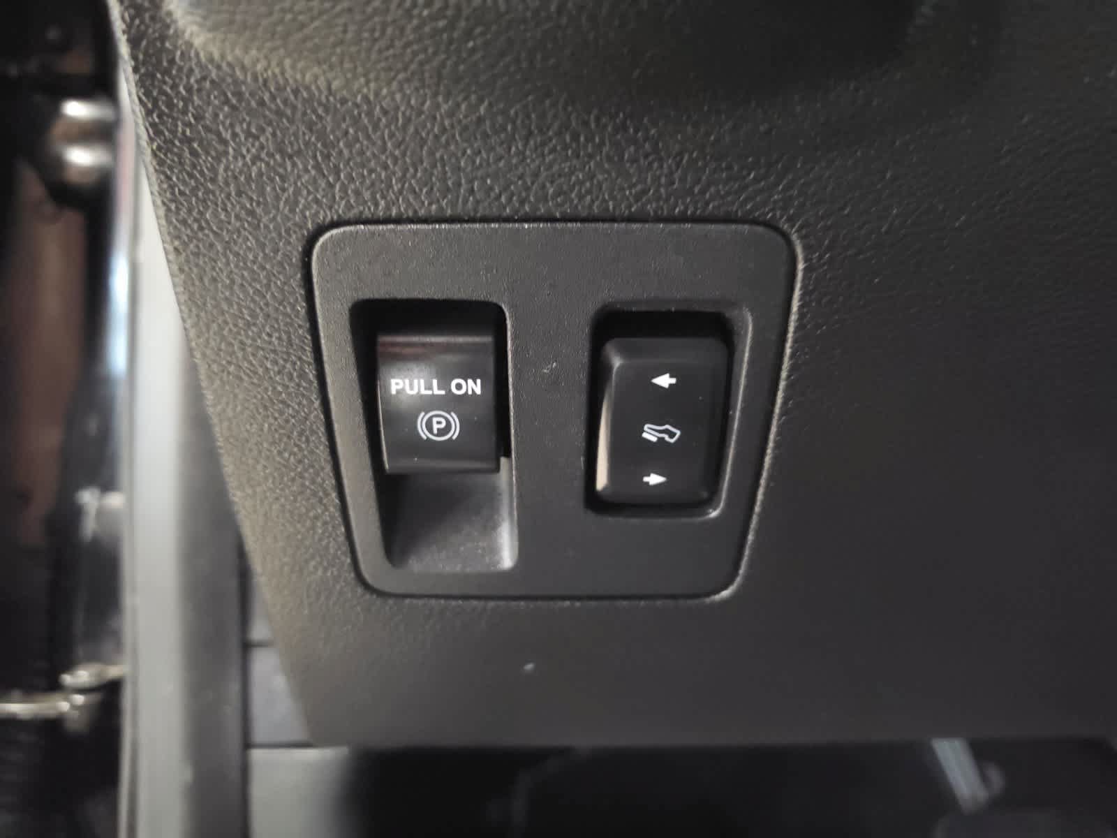 Used 2020 Ford F150 Lariat w/ Equipment Group 502A Luxury AWD/4WD image 24