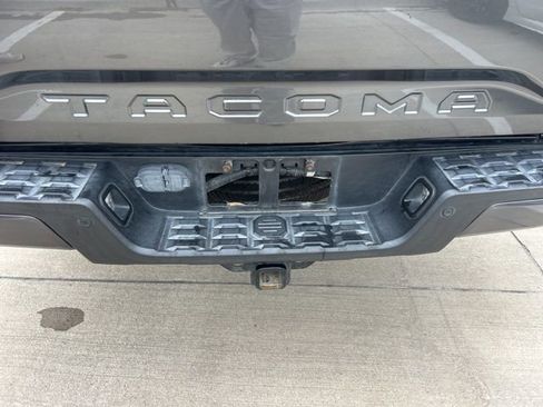 Used 2019 Toyota Tacoma Limited image 9