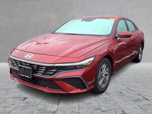 Used 2024 Hyundai Elantra SE FWD image 1