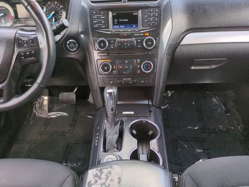 Used 2017 Ford Explorer XLT AWD/4WD image 19