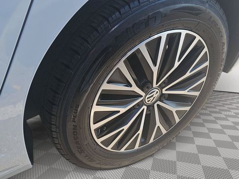 Used 2019 Volkswagen Jetta R-Line FWD image 4