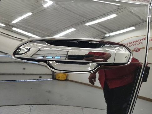 Used 2019 Audi Q8 Prestige image 17