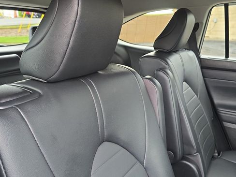 Used 2022 Toyota Highlander XLE FWD image 21