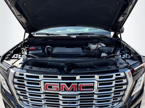 Used 2025 GMC Yukon XL Denali w/ Advanced Technology Package AWD/4WD image 37