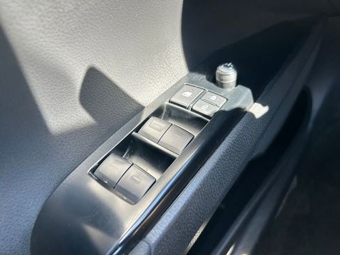 Used 2025 Toyota Camry SE image 21