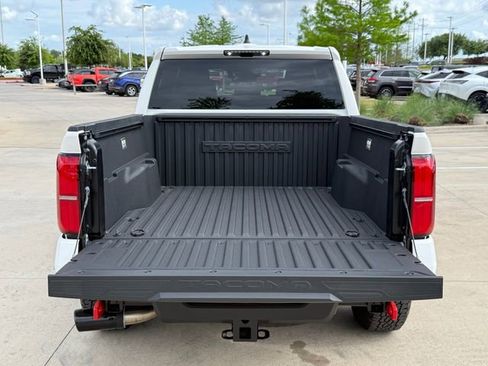 Used 2025 Toyota Tacoma TRD Off-Road image 28