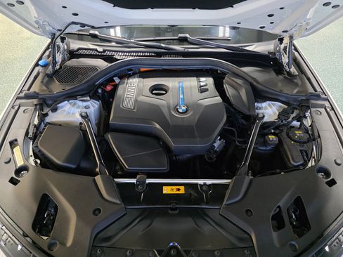 Used 2018 BMW 530e xDrive image 44