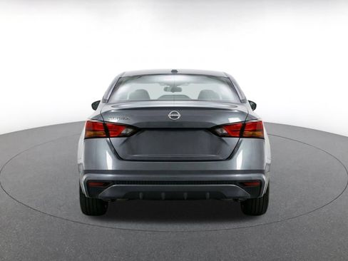 Used 2025 Nissan Altima 2.5 SV FWD image 8