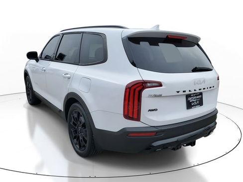 Used 2022 Kia Telluride SX w/ SX Prestige Package image 4