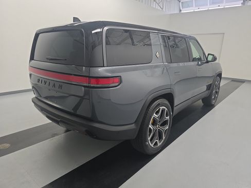 Used 2025 Rivian R1S Premium AWD/4WD image 5