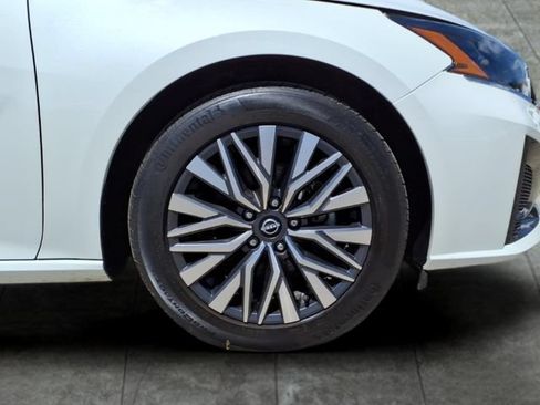 Used 2023 Nissan Altima 2.5 SV FWD image 9