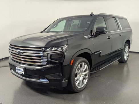 Used 2023 Chevrolet Suburban High Country image 4