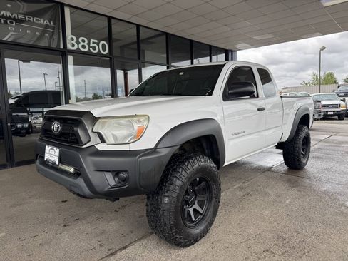 Used 2013 Toyota Tacoma 4x4 Access Cab image 1