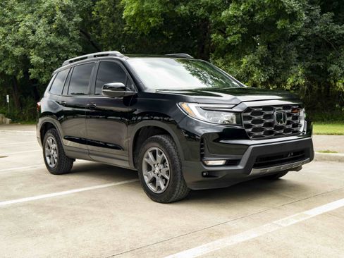 Used 2024 Honda Passport TrailSport image 2