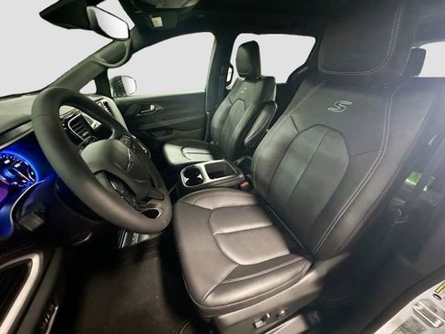 New 2026 Chrysler Pacifica Select w/ S Appearance Package image 19