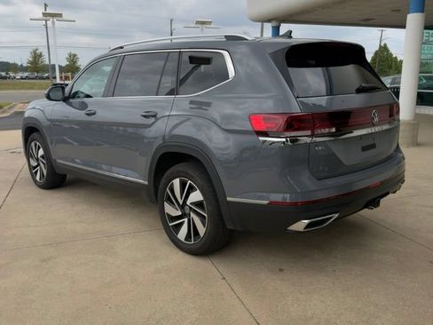 Used 2025 Volkswagen Atlas SEL AWD/4WD image 3