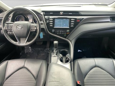 Used 2019 Toyota Camry SE FWD image 14
