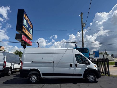 Used 2025 RAM ProMaster 3500 w/ Convenience Group FWD image 3