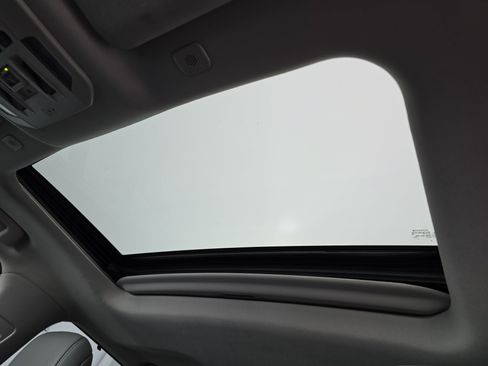 Used 2023 Toyota Highlander Limited FWD image 30