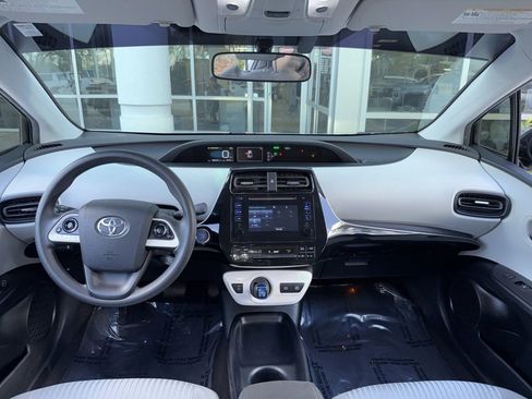 Used 2016 Toyota Prius Two image 10