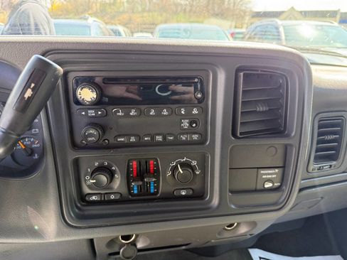 Used 2004 Chevrolet Silverado 1500 LS AWD/4WD image 21