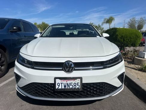 Used 2025 Volkswagen Jetta SEL image 2