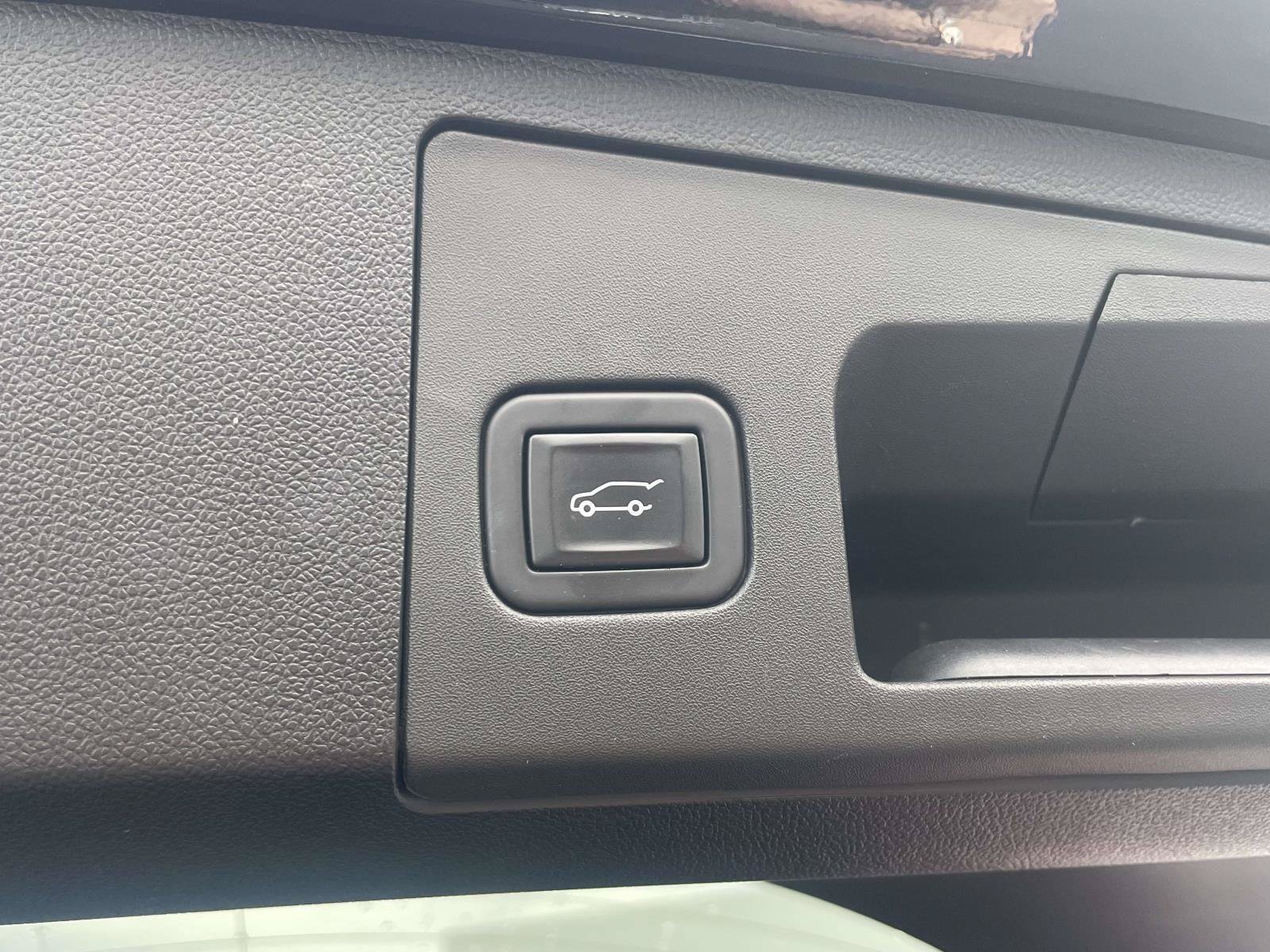 Certified 2024 Cadillac XT4 Premium Luxury FWD image 8