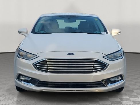 Used 2017 Ford Fusion SE w/ Fusion SE Technology Package image 2