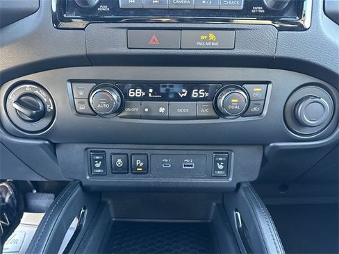 Used 2022 Nissan Frontier PRO-4X w/ Pro-4X Premium Package image 23