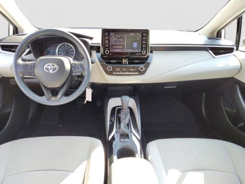 Used 2021 Toyota Corolla LE image 12