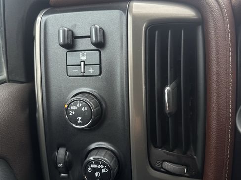 Used 2015 Chevrolet Silverado 1500 High Country w/ High Country Premium Package image 26