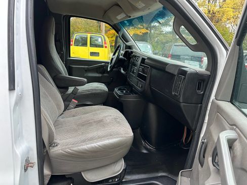 Used 2017 Chevrolet Express 3500 image 17