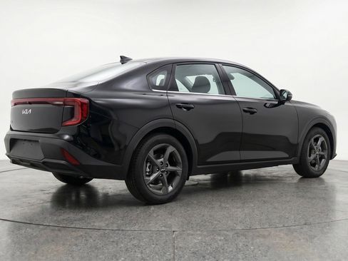 Used 2025 Kia K4 LXS image 9