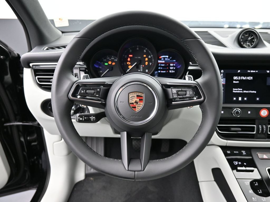 Certified 2026 Porsche Macan AWD/4WD image 12