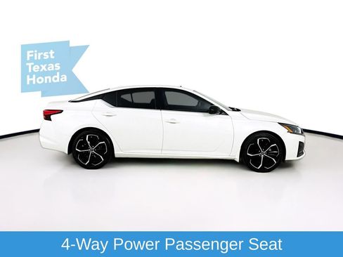 Used 2024 Nissan Altima 2.5 SR w/ SR Premium Package image 9