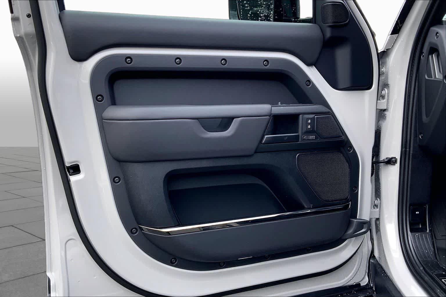 New 2026 Land Rover Defender 110 AWD/4WD image 11