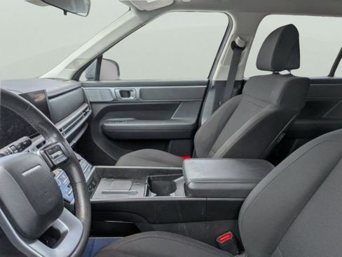 Used 2025 Hyundai Santa Fe SE FWD image 3