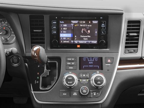 Used 2017 Toyota Sienna XLE w/ XLE Navigation Package FWD image 10