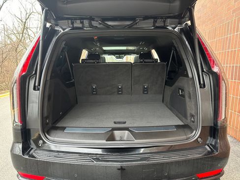 Used 2024 Cadillac Escalade ESV Sport w/ Touring Package image 34