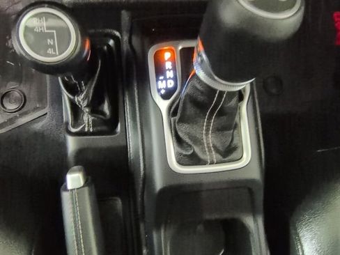 Used 2018 Jeep Wrangler Unlimited Sahara AWD/4WD image 20