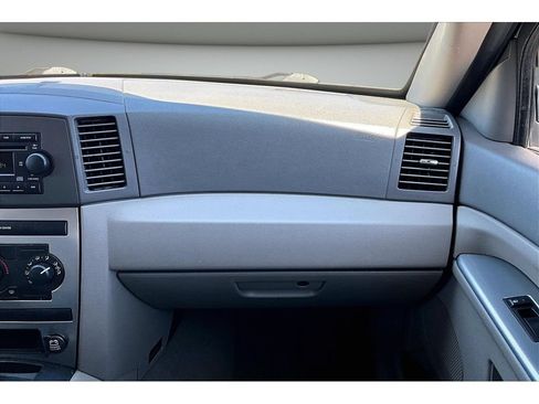 Used 2005 Jeep Grand Cherokee Laredo AWD/4WD image 45