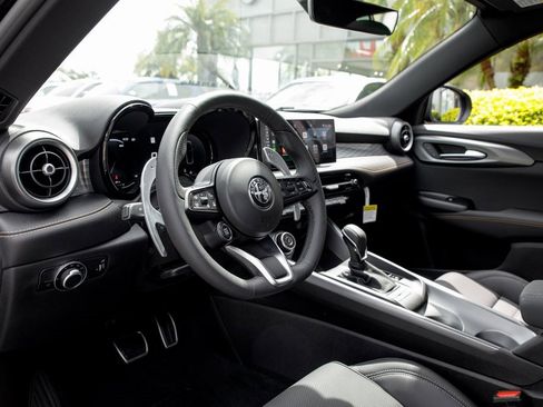 New 2025 Alfa Romeo Tonale w/ Premium Package image 30