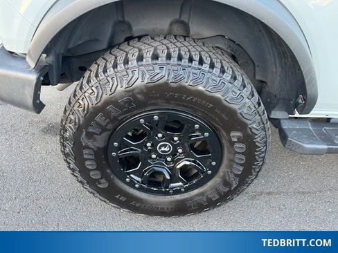 Certified 2022 Ford Bronco Wildtrak image 11