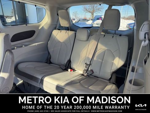 Used 2017 Chrysler Pacifica Touring-L image 28