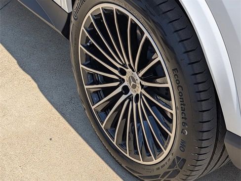 Used 2025 Mercedes-Benz GLC 350e 4MATIC image 9