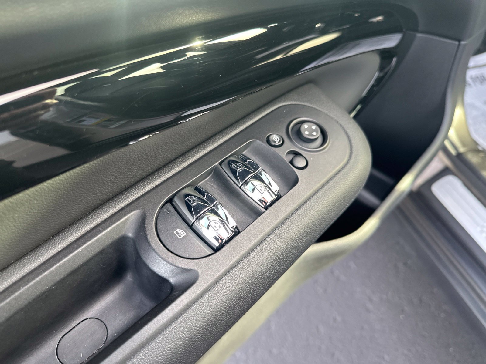 Used 2023 MINI Cooper Clubman S w/ Premium Package FWD image 20