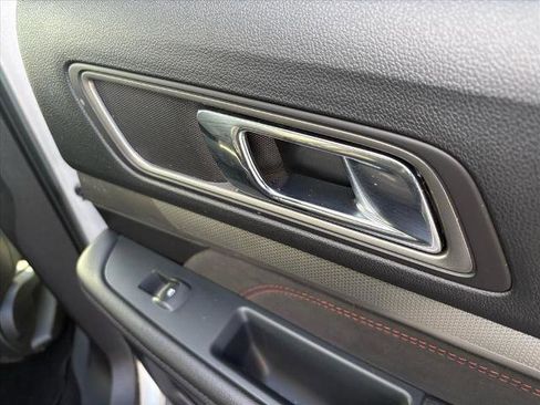 Certified 2019 Ford Explorer XLT w/ Equipment Group 202A image 29