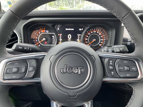 New 2026 Jeep Wrangler Unlimited Sahara w/ Whitecap Package AWD/4WD image 17