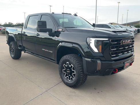 Used 2024 GMC Sierra 2500 AT4X AWD/4WD image 9