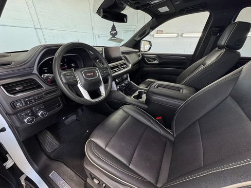 Used 2024 GMC Yukon SLT w/ SLT Luxury Package AWD/4WD image 14